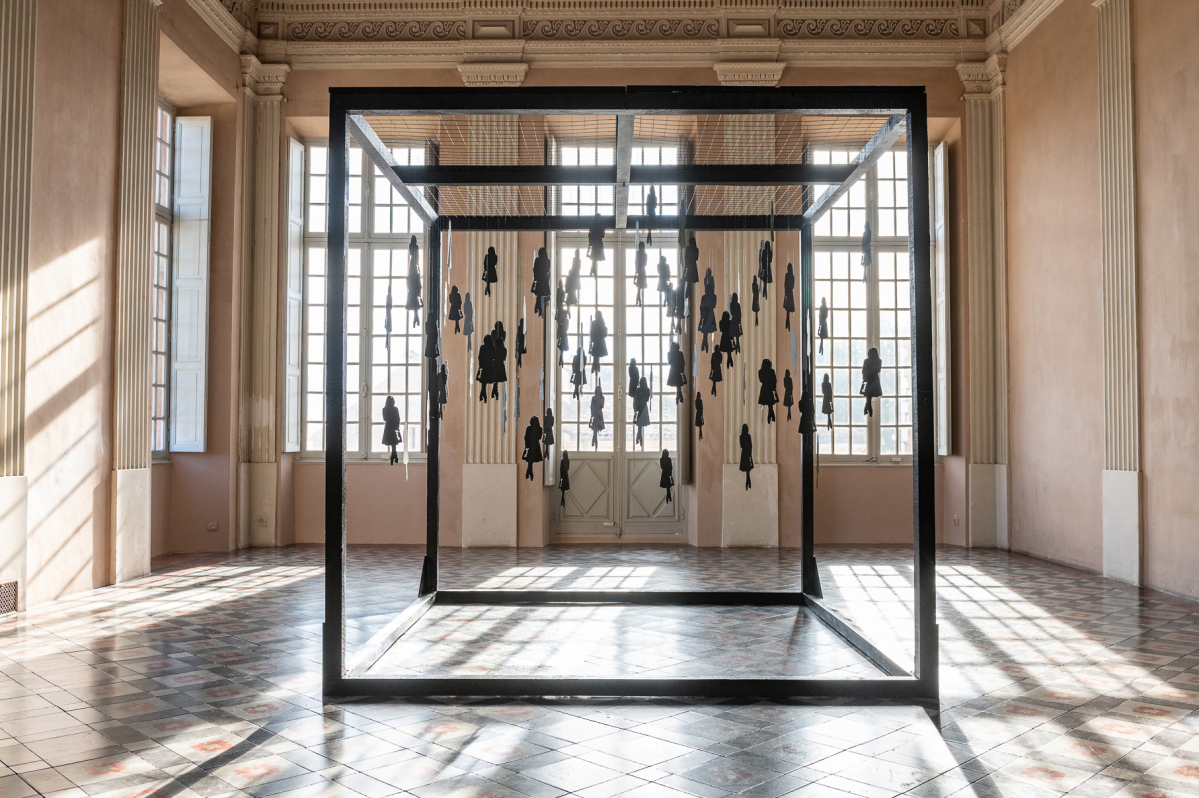 "Ubiquité" Salle Carlone at the Château-musée Grimaldi in Cagnes-sur-Mer. Installation of 100 unique silhouettes, Mixed media on steel, Cubic structure (2.50 cm edge). - “ITINERANCES Solo exhibition, Musée Grimaldi, Cagnes-sur-mer from November 30, 2024 to February 24, 2025.